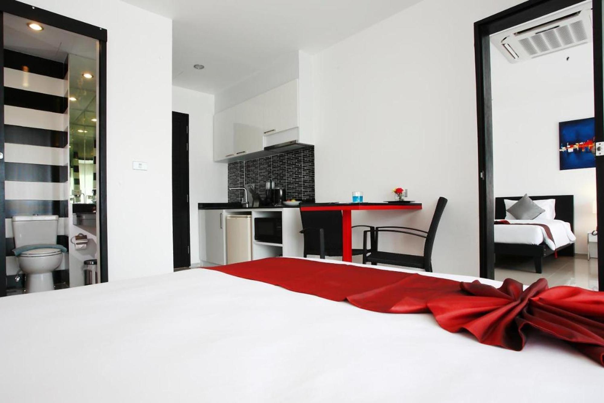 One World One Home Naiharn Hotel Rawai Eksteriør billede