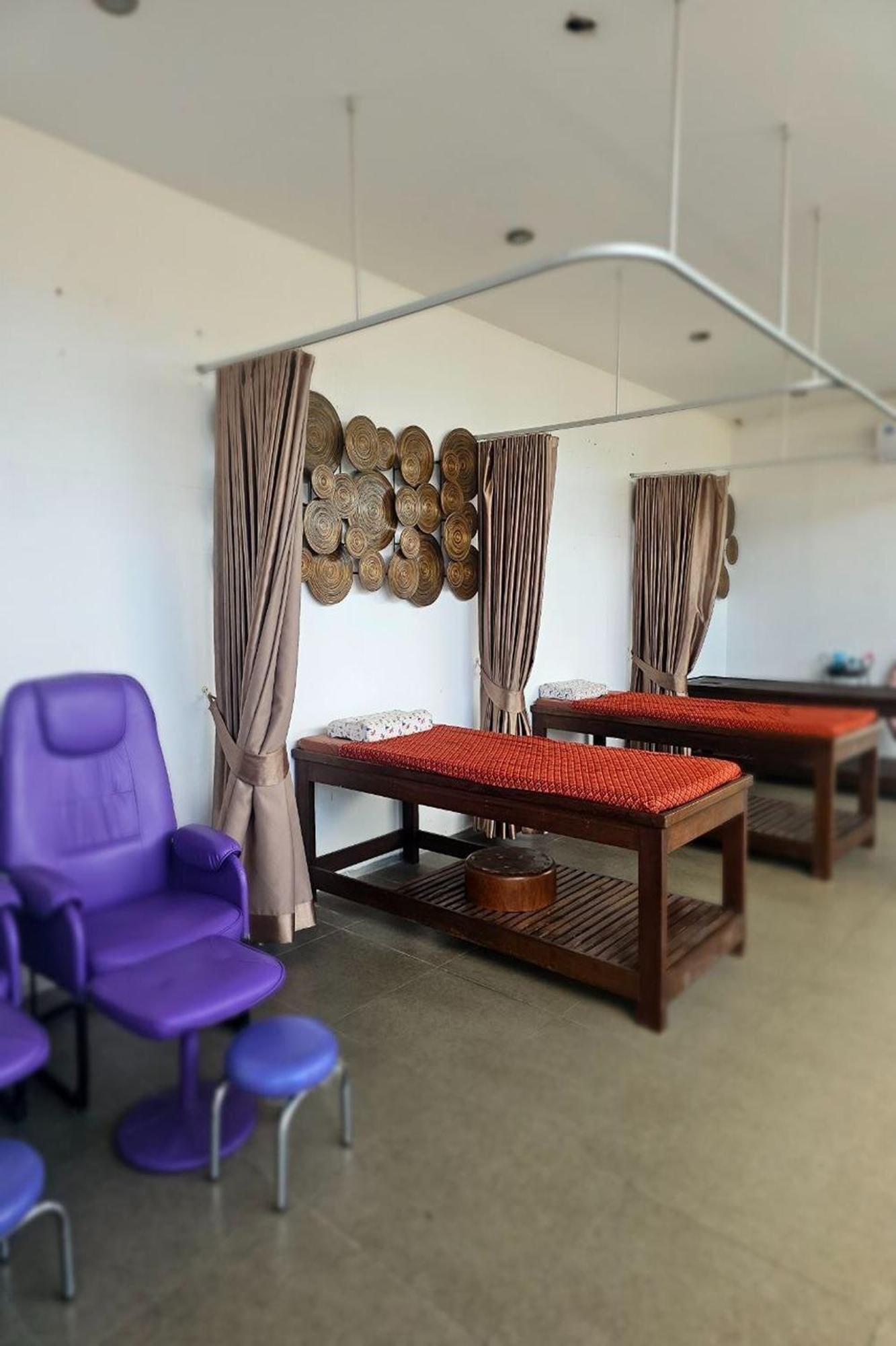 One World One Home Naiharn Hotel Rawai Eksteriør billede
